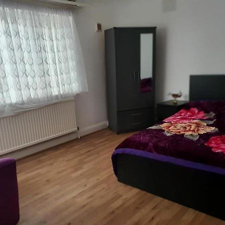 Grey Double Bedroom London Ngoại thất bức ảnh