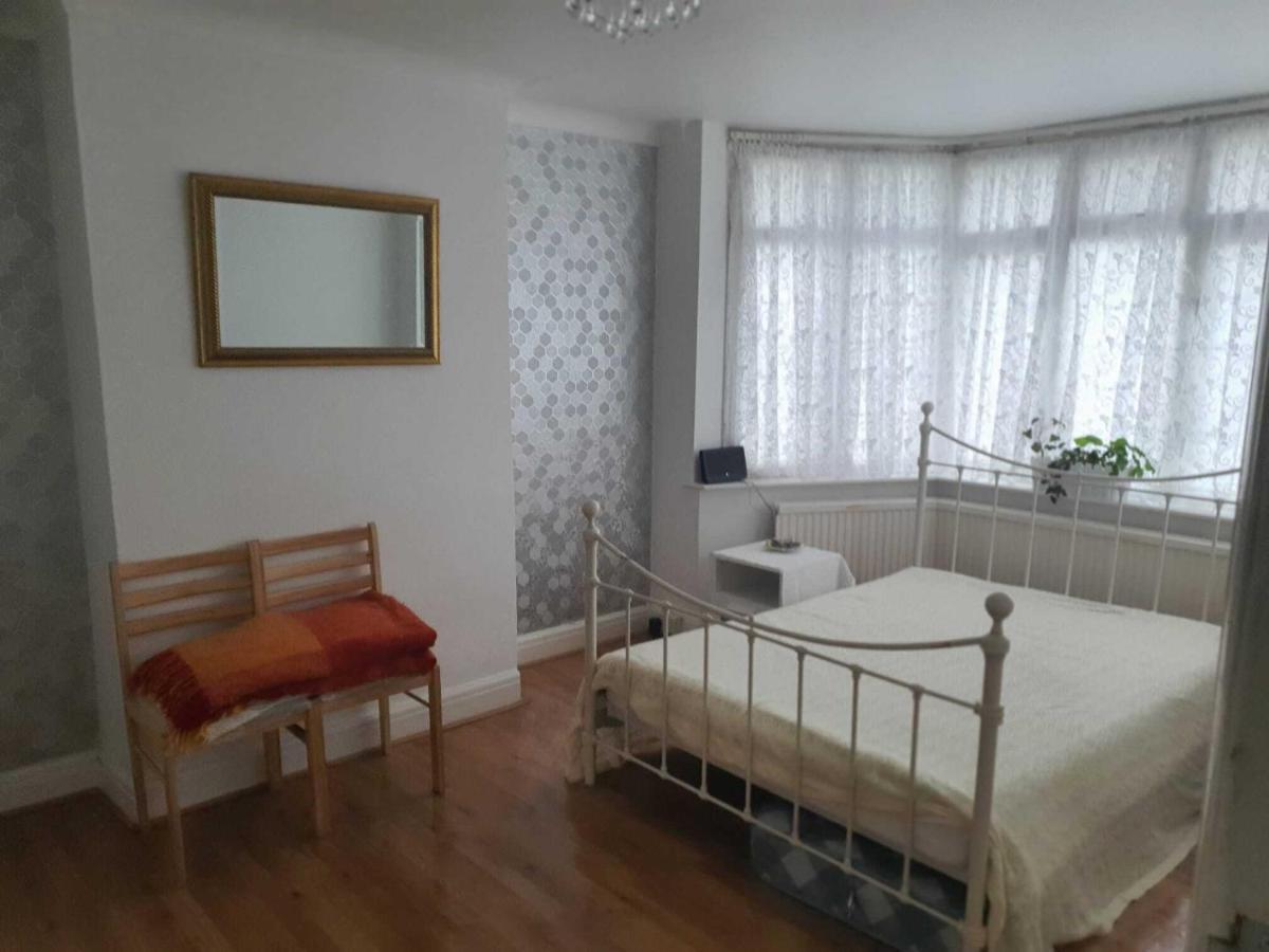 Grey Double Bedroom London Ngoại thất bức ảnh
