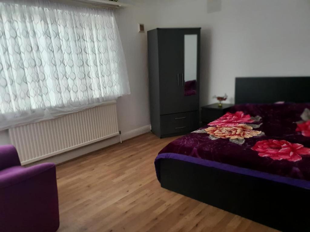 Grey Double Bedroom London Ngoại thất bức ảnh
